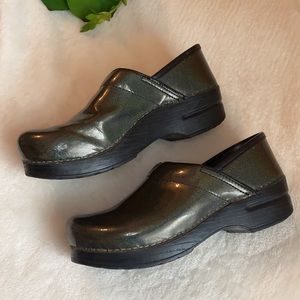 Dansko Metallic Glitter Nurse Clogs Size 38 or 8